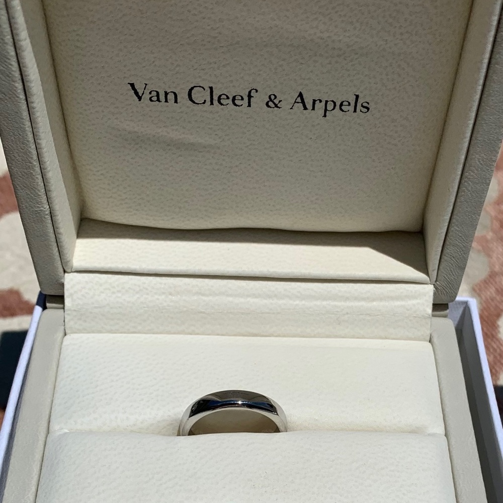 Van Cleef & Arpels Wedding Band 5 - 5.25